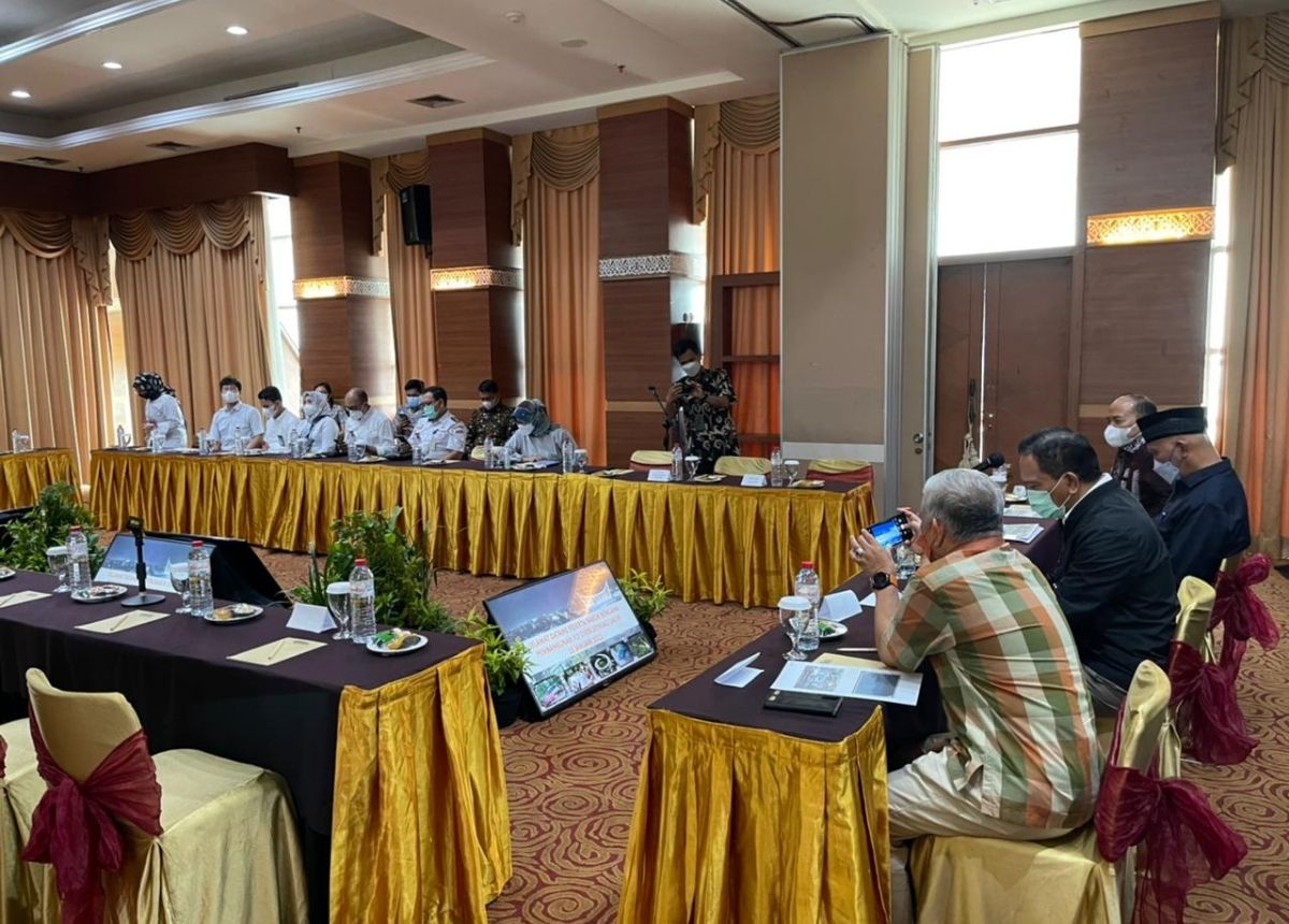 Gubernur Sumatra Barat (Sumbar) Mahyeldi optimis pembangunan fisik fly over Sitinjau Lauik bisa dimulai awal tahun 2023 nanti. Optimis ini