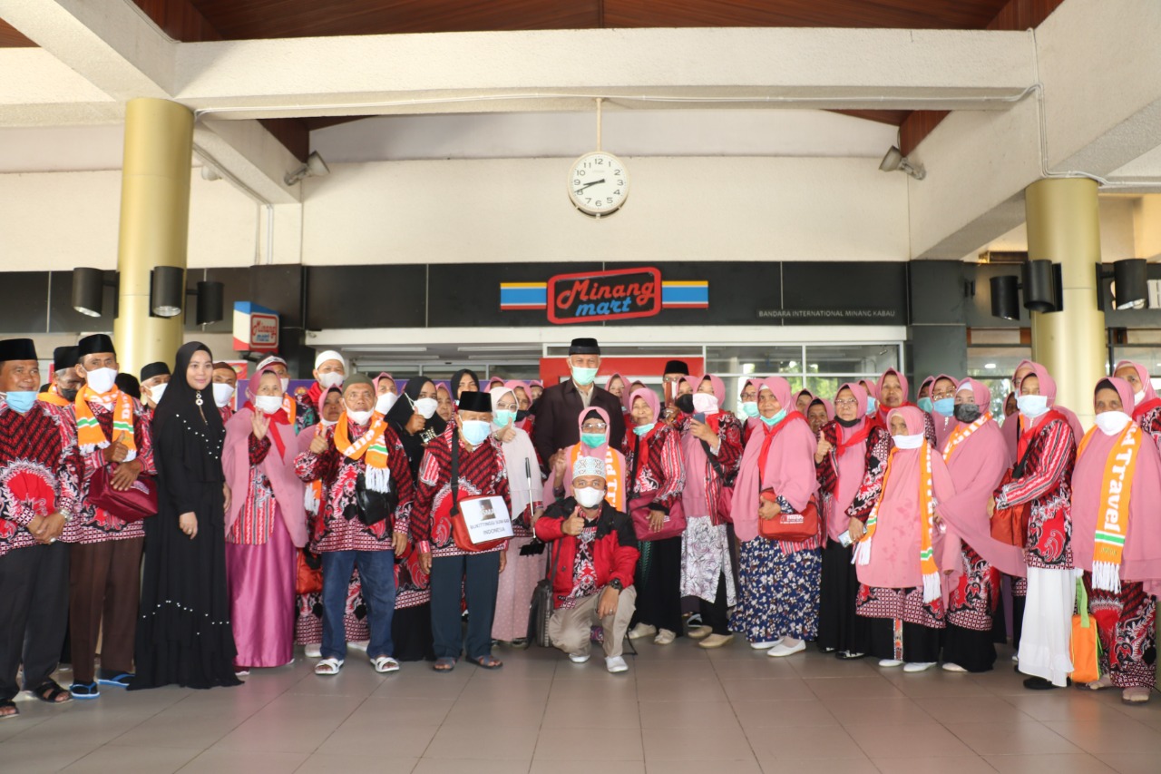 Hari Ini 73 Jemaah Umrah Diberangkatkan dari Bandara Minangkabau