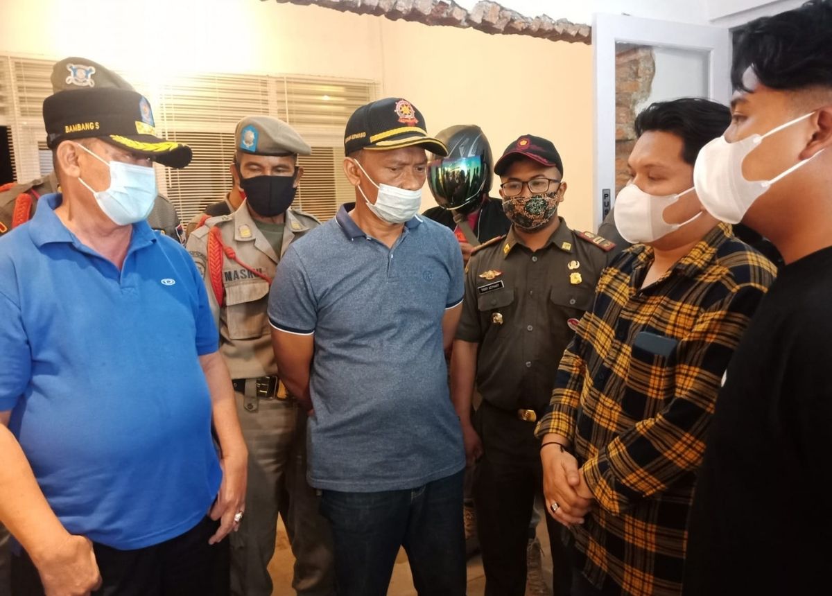 Satpol PP Kota Padang memanggil pemilik salah satu usaha kafe di Kecamatann Padang Barat pada Senin (10/1/2022). Pemanggilan itu