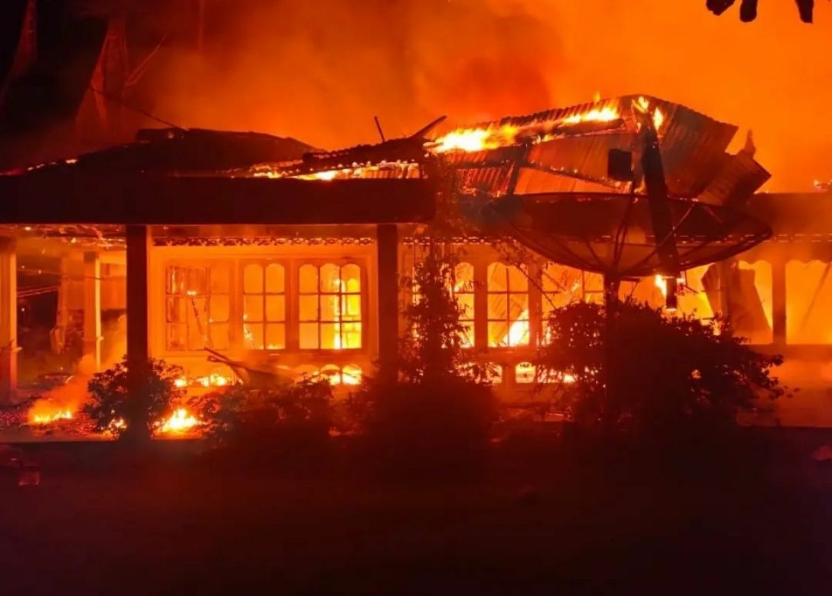 Berita Agam - berita Sumbar terbaru dan terkini hari ini: Sebuah rumah di Jorong Sungai Sarik, Kecamatan Baso, Kabupaten Agam, terbakar.