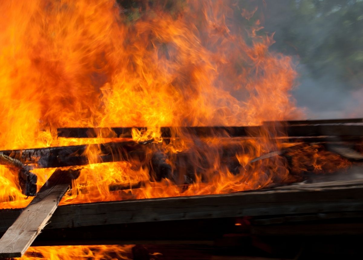 Penyidik kepolisian menghentikan sementara proses penyelidikan kebakaran Pembangkit Listrik Tenaga Uap (PLTU) Teluk Sirih, Kota Padang,