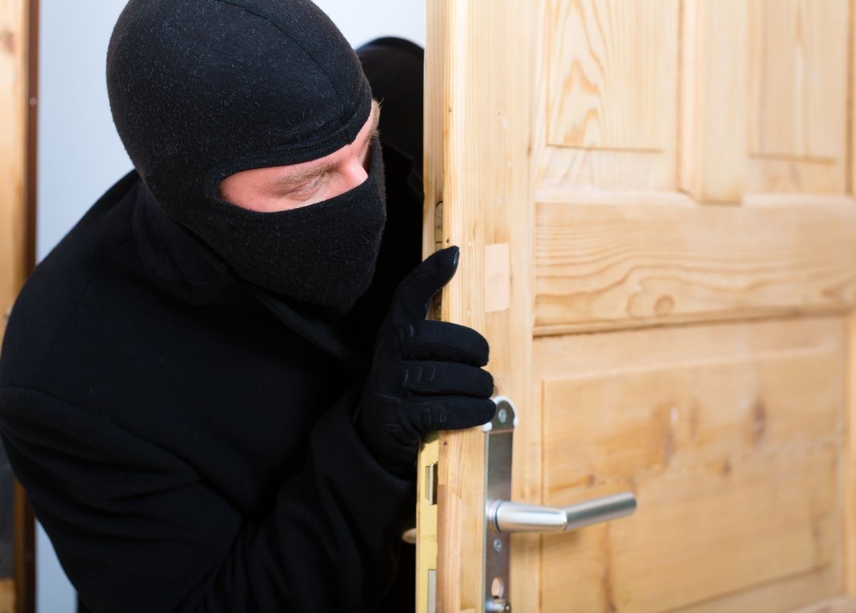 Berita Pessel - berita Sumbar terbaru dan terkini hari ini: Polsek Sutera meringkus pasutri atas pencurian HP android dengan modus bertamu.