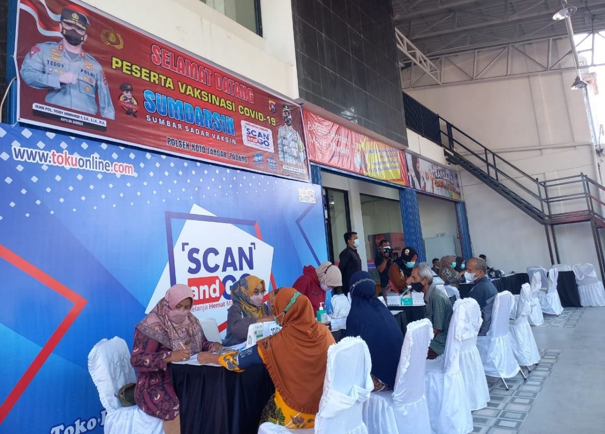 Berita Padang - berita Sumbar hari ini: Sebanyak 113.189 warga Kecamatan Koto Tangah telah mengikuti vaksinasi covid-19. 