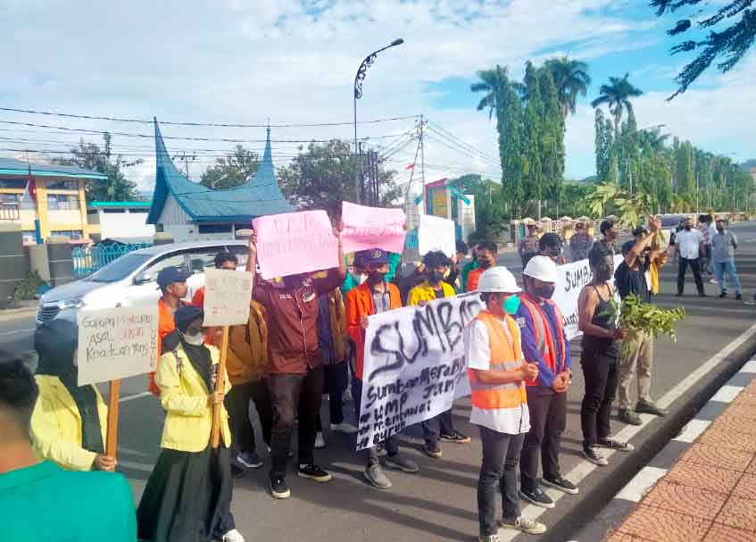 Berita Sumbar terbaru dan terkini hari ini: BEM Sumbar kritik 1 tahun kepemimpinan Mahyeldi-Audy, sebut tak untungkan masyarakat.