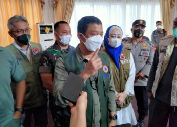 Kepala BNPB Mayjen TNI Suharyanto di Pasaman Barat. (Foto: Irwanda Saputra/Langgam)
