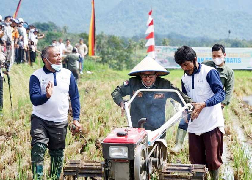 Berita Tanah Datar - berita Sumbar terbaru dan terkini hari ini: Menurut Eka, janji kampanye Bajak Gratis, kerap dirundung di media sosial.