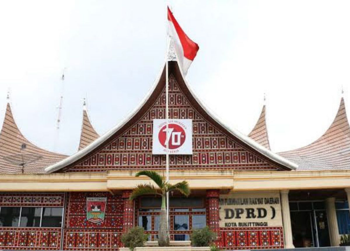 Berita Bukittinggi - berita Sumbar terbaru dan terkini hari ini: Gubernur mempelajari keputusan PTUN SK pemberhentian Ketua DPRD Bukittinggi.