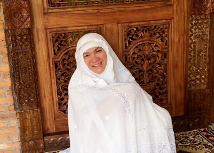 Berita Sumbar terbaru dan terkini hari ini: Dorce Gamalama dengan nama saat kecil Dedi Yuliardi Ashadi telah yatim piatu sejak usia setahun.