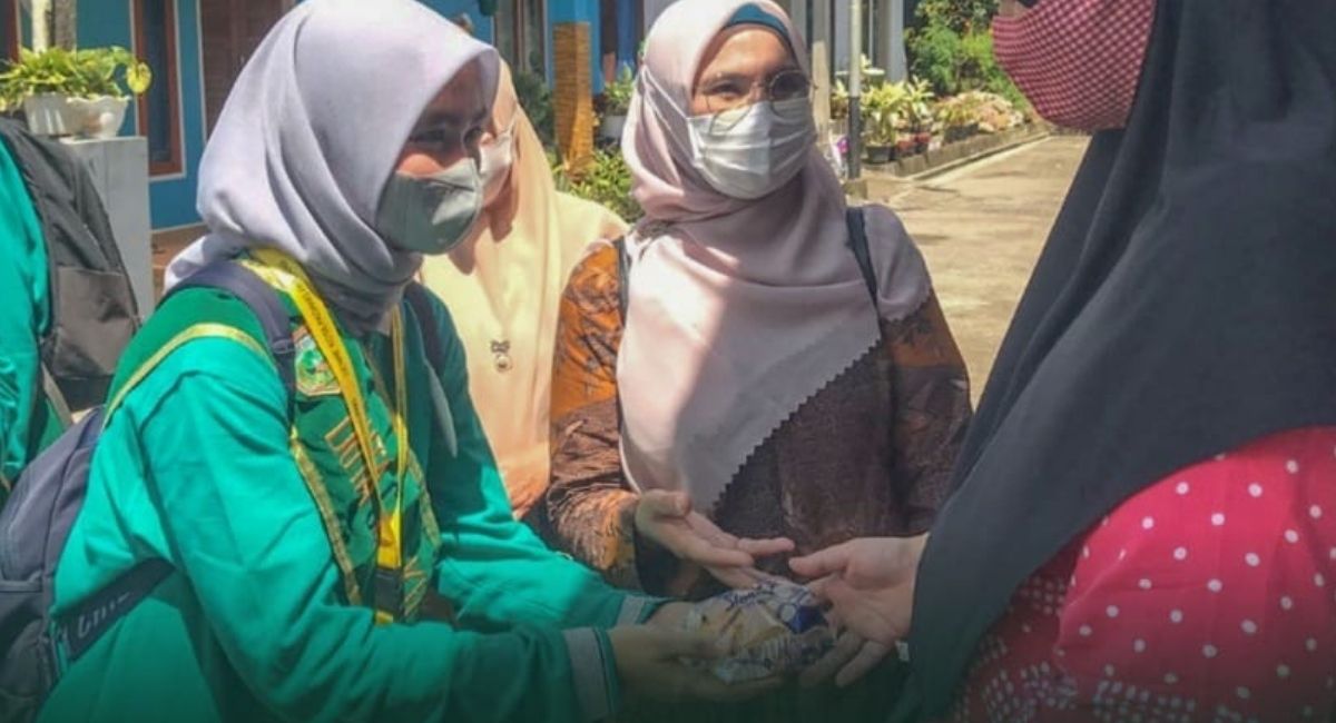 68 Anak Berisiko Stunting, Duta GenRe Padang Panjang Datangi Kampung Manggis