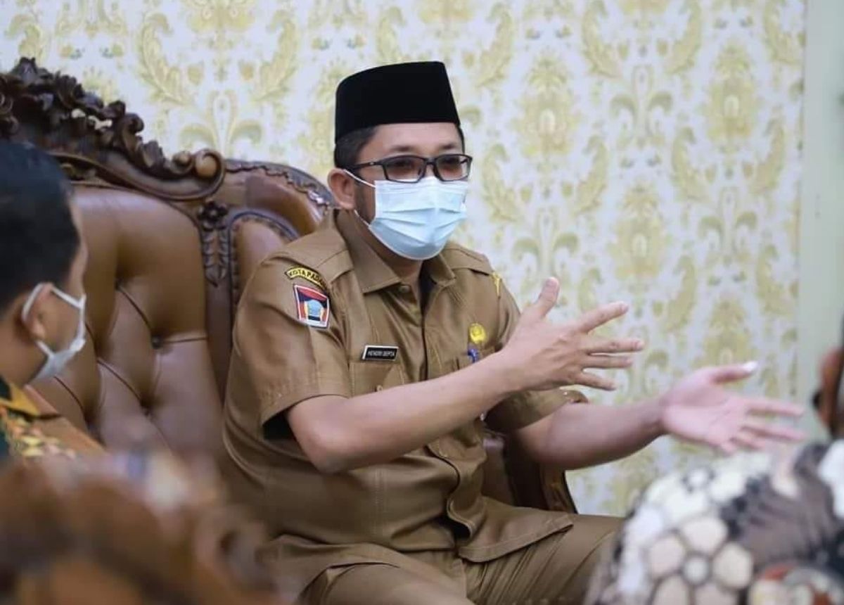 Berita Padang - berita Sumbar terbaru dan terkini hari ini: Peneliti Revolt Institute, Heru Permana Putra, mengkritik sikap diam Hendri Septa