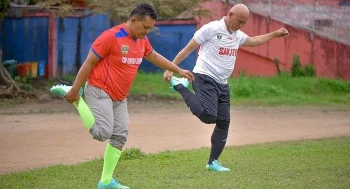 Mantan Preman Izet Diajak Gubernur Perkuat Kesebelasan Sakato FC