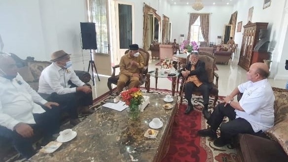 Gubernur Mahyeldi Minta Kadin Indonesia Selesaikan Konflik Internal Kadin Sumbar