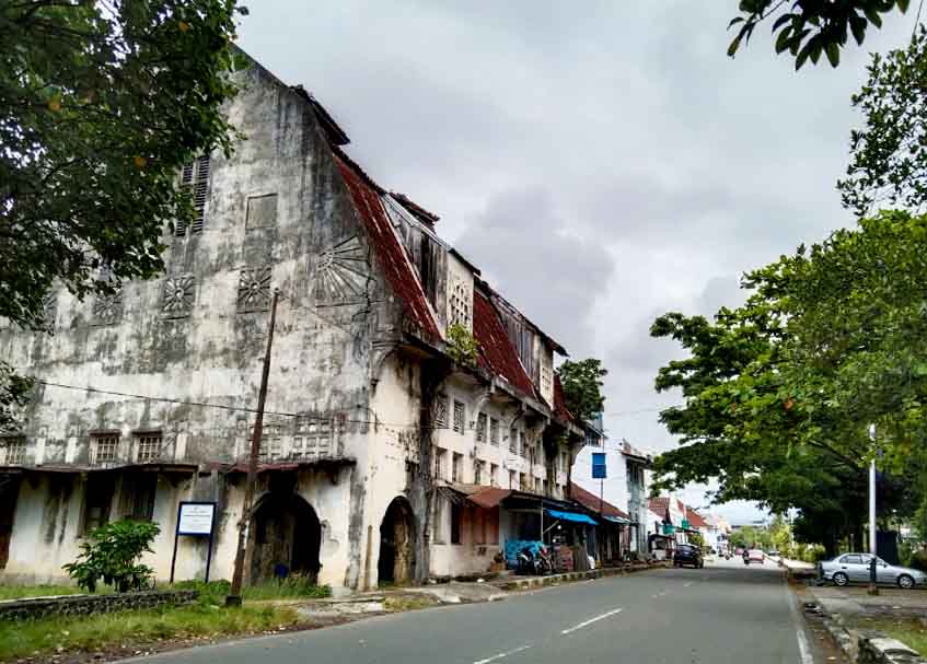 Berita Padang - berita Sumbar terbaru dan terkini hari ini: Pengecatan Kota Tua Padang sempat molor, ditargetkan selesai tiga bulan lagi.