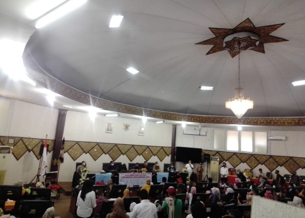 Berita Padang - berita Sumbar terbaru dan terkini hari ini: Orang tua siswa tuntut pencabutan SE vaksinasi anak Disdikbud Padang.