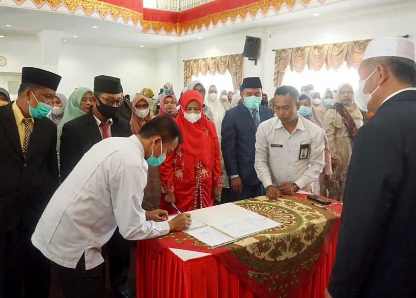 Berita Pasaman Barat - berita Sumbar terbaru dan terkini hari ini: Hamsuardi curhat bahwa ia juga sudah puluhan kali dipindahtugaskan.