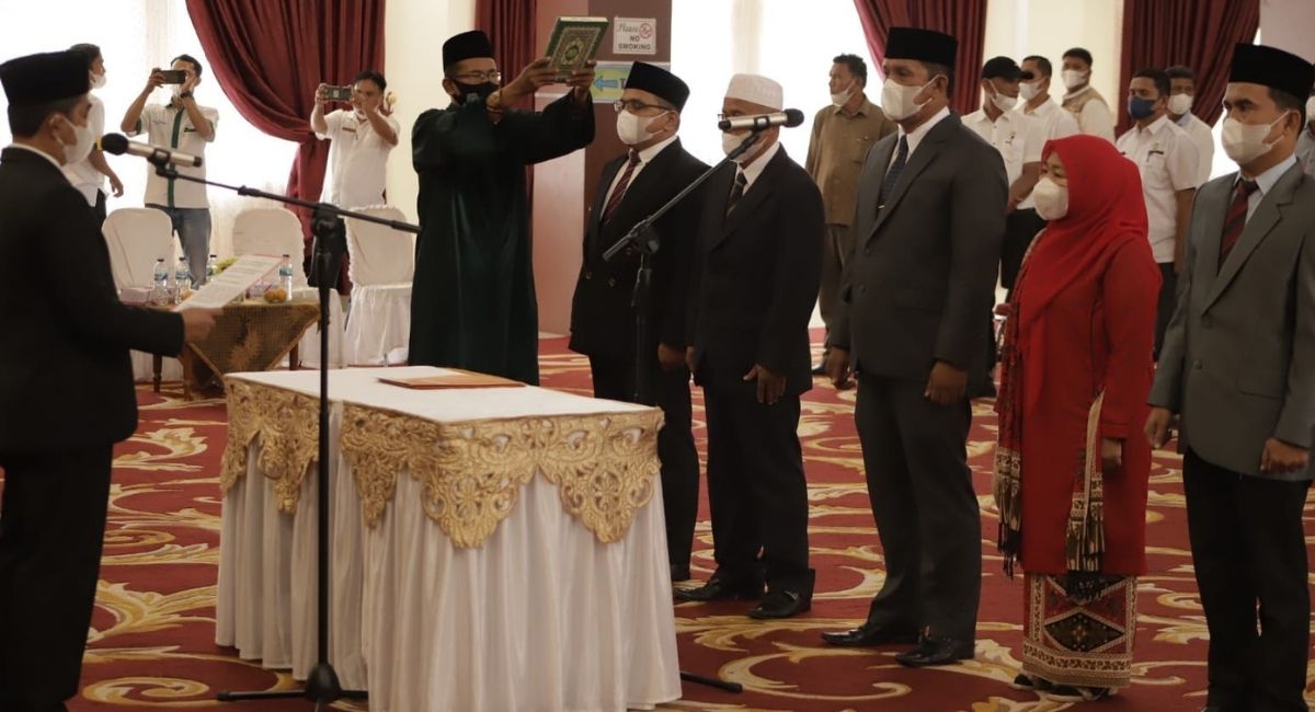 Wabup Rudi: Kepala OPD dan BUMD Salurkan Zakat di Baznas Pesisir Selatan