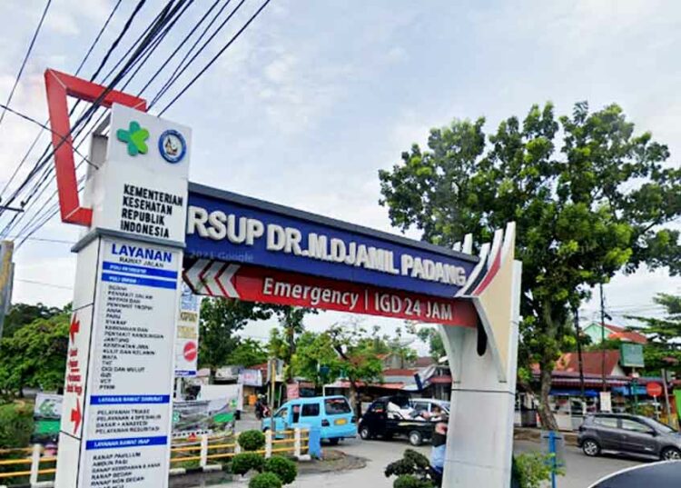 Langgam.id - Dua pasien Gangguan Ginjal Akut Progresif Atipikal (GgAPA) masih dirawat di RSUP M Djamil Padang, Sumatra Barat (Sumbar).