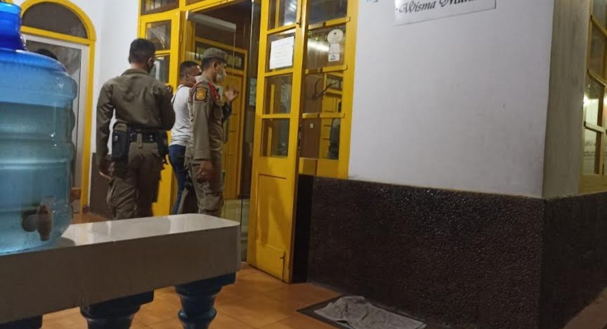 kedapatan-ngamar-pasangan-ilegal-diamankan-satpol-pp-padang