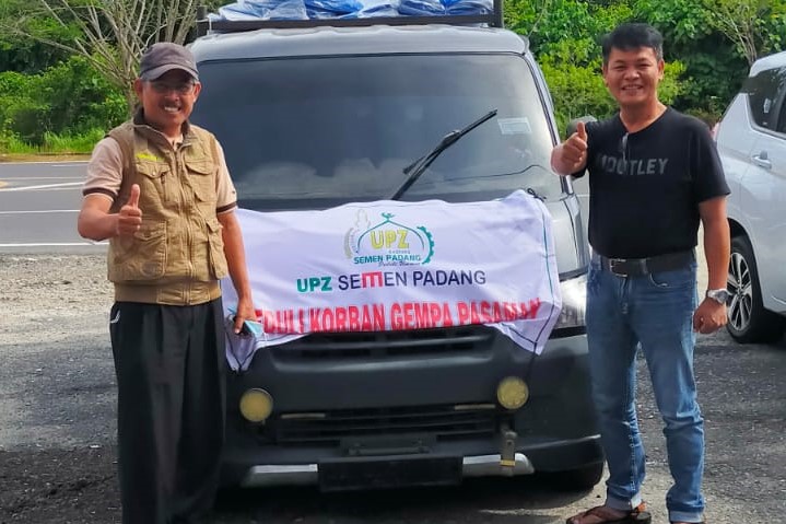 Baznas Semen Padang Serahkan Bantuan Logistik dan Sembako untuk Korban Gempa