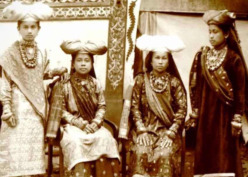 Berita Padang - berita Sumbar terbaru dan terkini hari ini: Kemendikbudristek janji memajukan sistem kekerabatan Matrilineal Minangkabau.