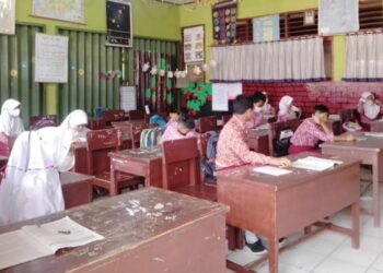 Sekolah di Padang Tidak Bebankan Tugas Anak yang Belajar Mandiri