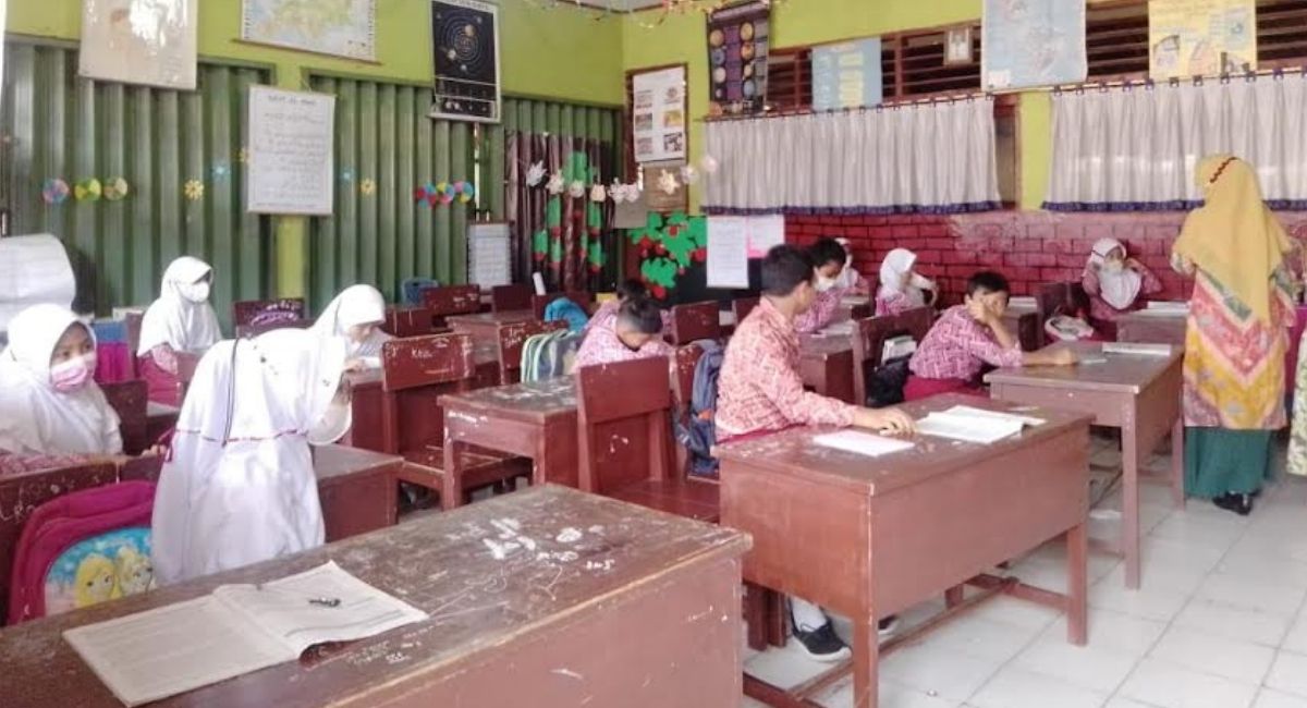 Sekolah di Padang Tidak Bebankan Tugas Anak yang Belajar Mandiri