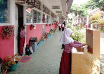 Sekolah Dasar di Padang Mengaku Masih Menunggu Jadwal Vaksinasi