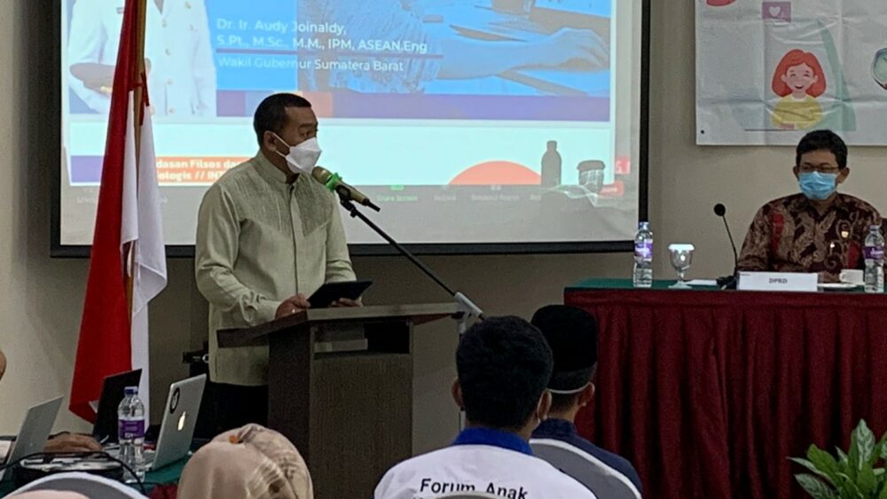 Buka Sosialisasi Internet Pintar, Wagub Audy: Anak Harus Diajarkan Internet Positif Sejak Dini