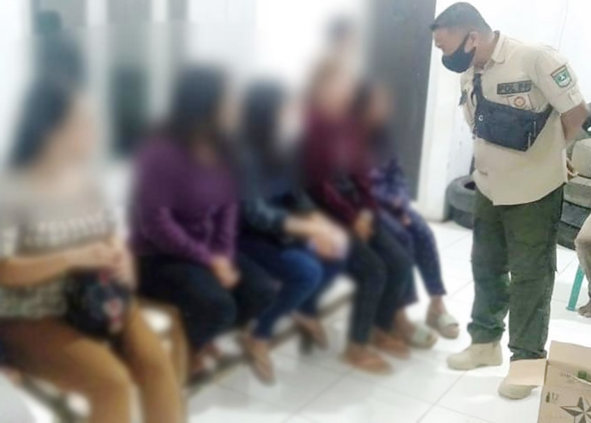 Berita Pasaman Barat - berita Sumbar terbaru dan terkini hari ini: Enam wanita pemandu karaoke itu diamankan di salah satu kafe Padang Tujuah