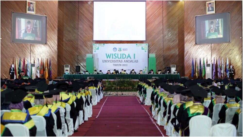 Wisuda Perdana Tatap Muka, Unand Lepas 1.228 Wisudawan