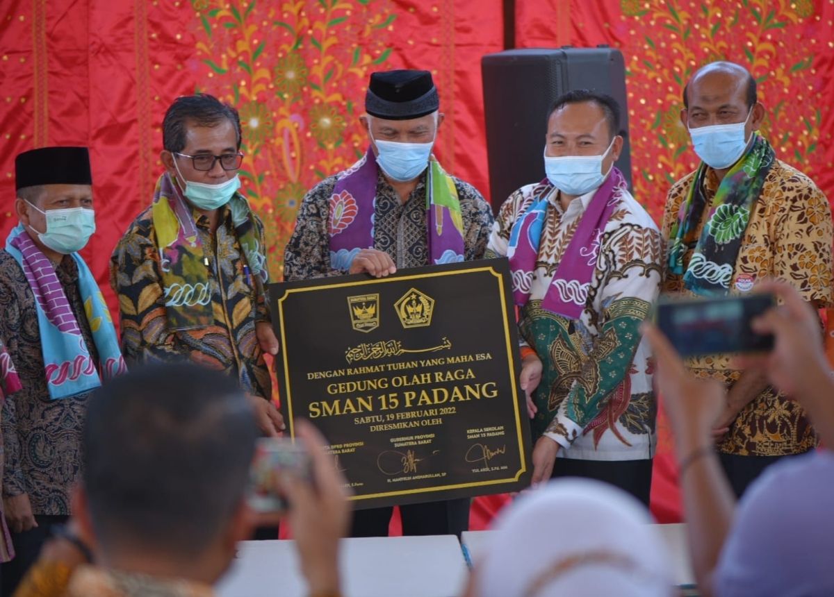 Berita Padang - berita Sumbar terbaru dan terkini hari ini: SMAN 15 Padang kini miliki gedung olahraga yang representatif. Gedung olahraga