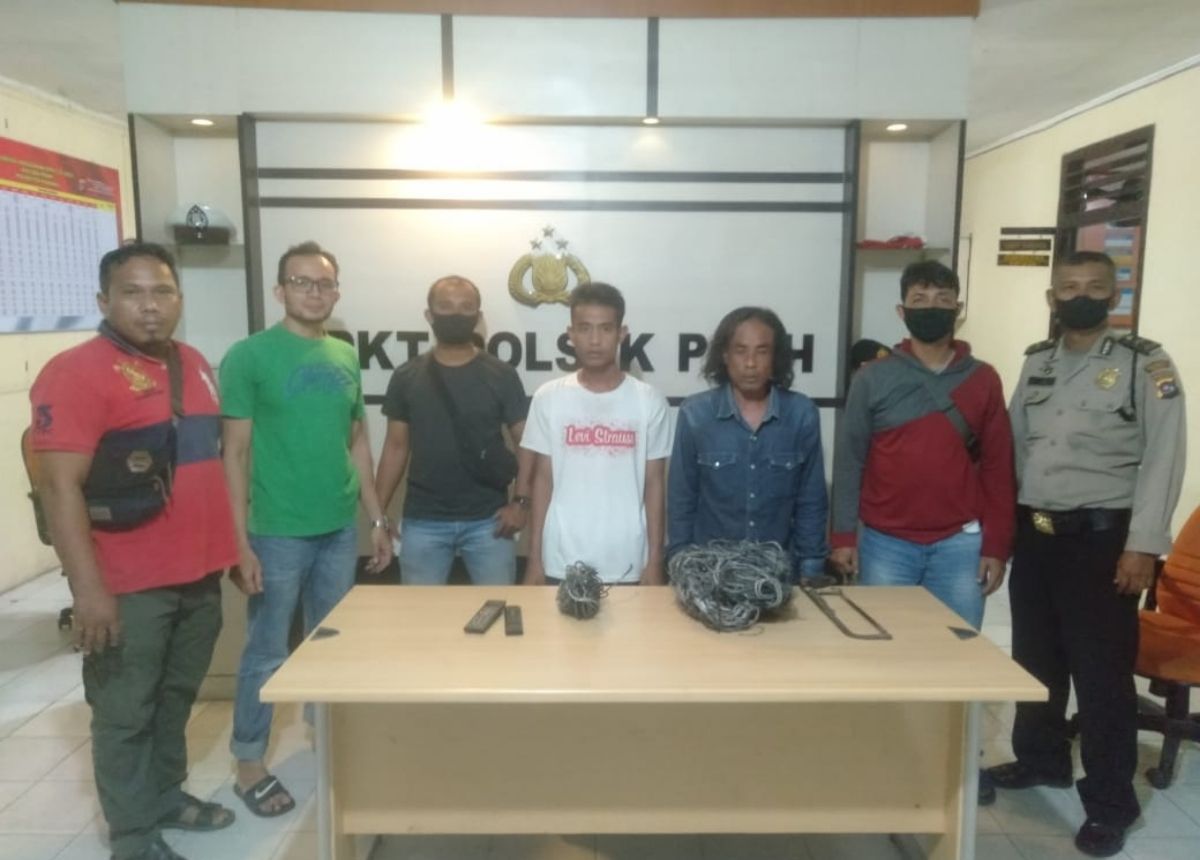 Berita Padang - berita Sumbar terbaru dan terkini hari ini: Dua pria yang telah mencuri kabel twistel PT KAI ditangkap Polsek Pauh di Unand.