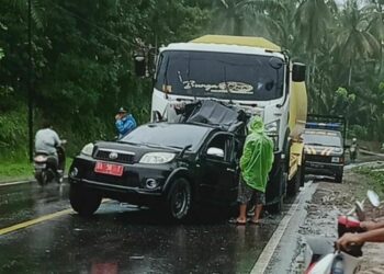 Berita Agam – berita Sumbar terbaru dan terkini hari ini: Camat Palembayan, Kabupaten Agam, dilaporkan terlibat kecelakaan dengan mobil dinasnya.