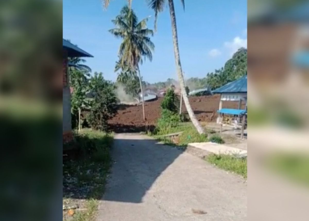 Berita Pasaman - berita Sumbar terbaru dan terkini hari ini: - Dampak gempa bermagnitudo 6,2 mengakibatkan longsor di Malampah, Pasaman.