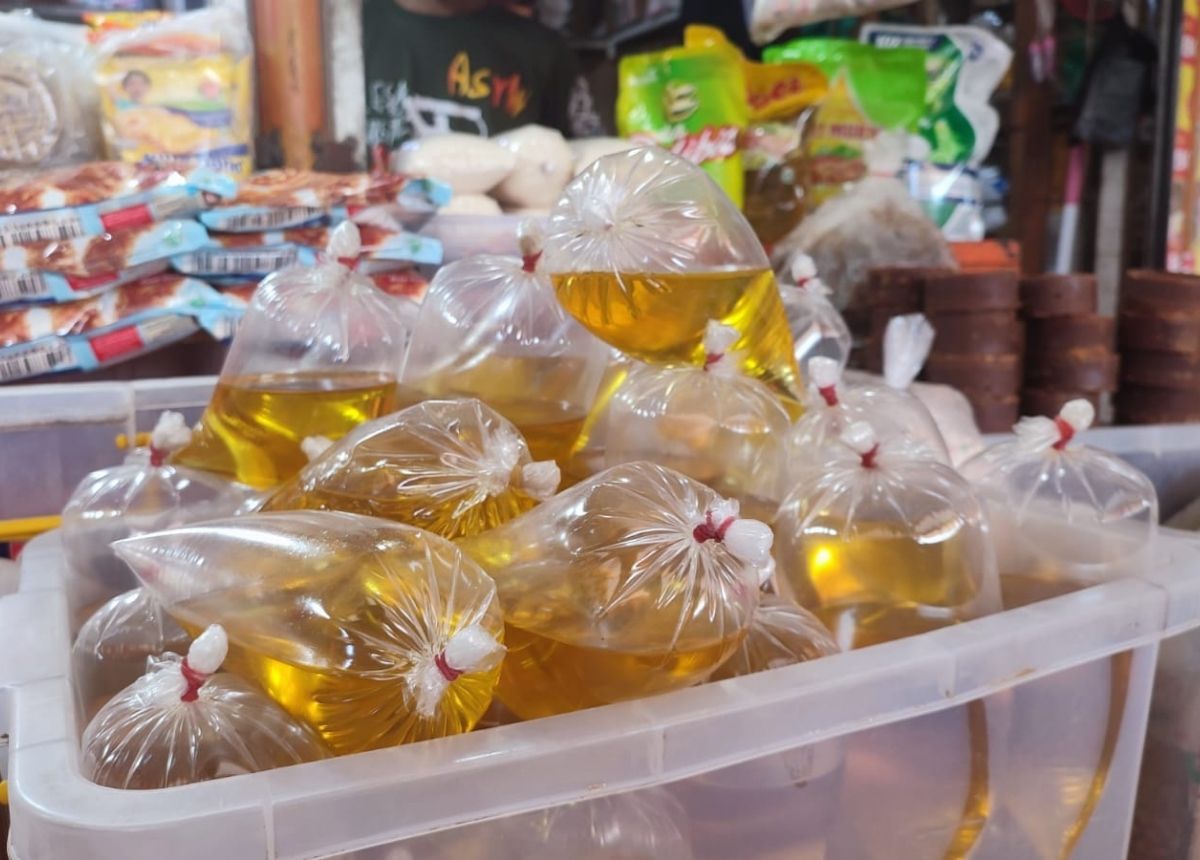 Berita Padang - berita Sumbar terbaru dan terkini hari ini: Harga minyak goreng mulai mengalami penurunan harga di Kota Padang mulai hari ini.