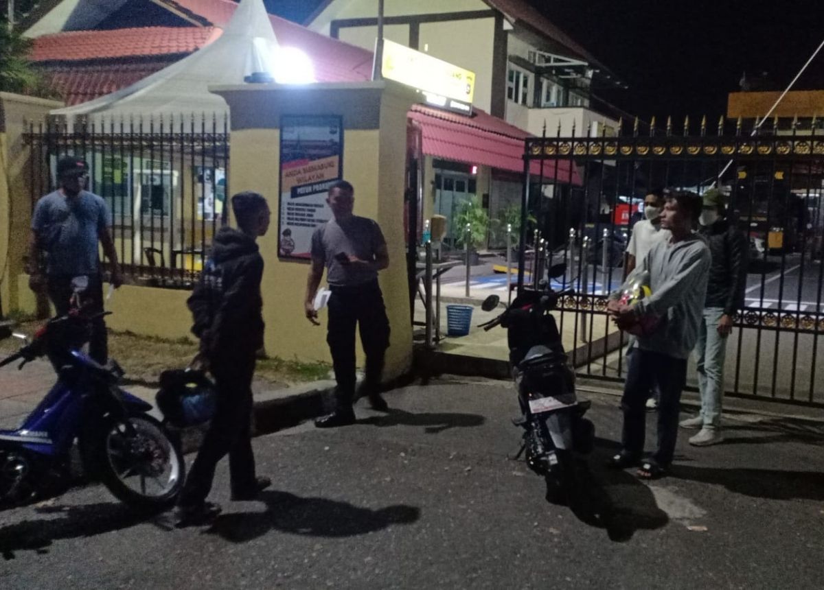 Berita Padang - berita Sumbar terbaru dan terkini hari ini: Rumah Dinas Wali Kota Padang dilempari batu sekelompok remaja diduga geng motor.