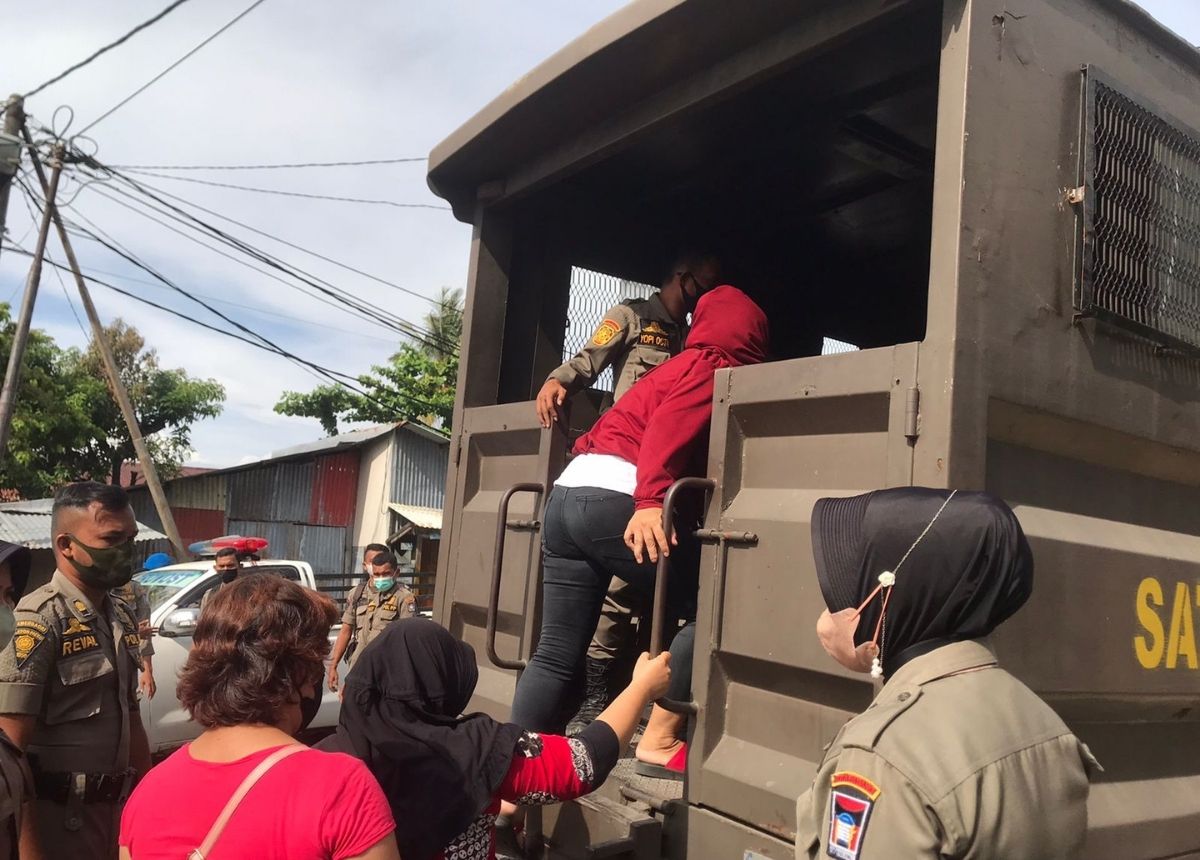 Berita Padang - berita Sumbar terbaru dan terkini hari ini: 14 orang diamankan Satpol PP Padang saat melakukan razia tempat salon plus-plus