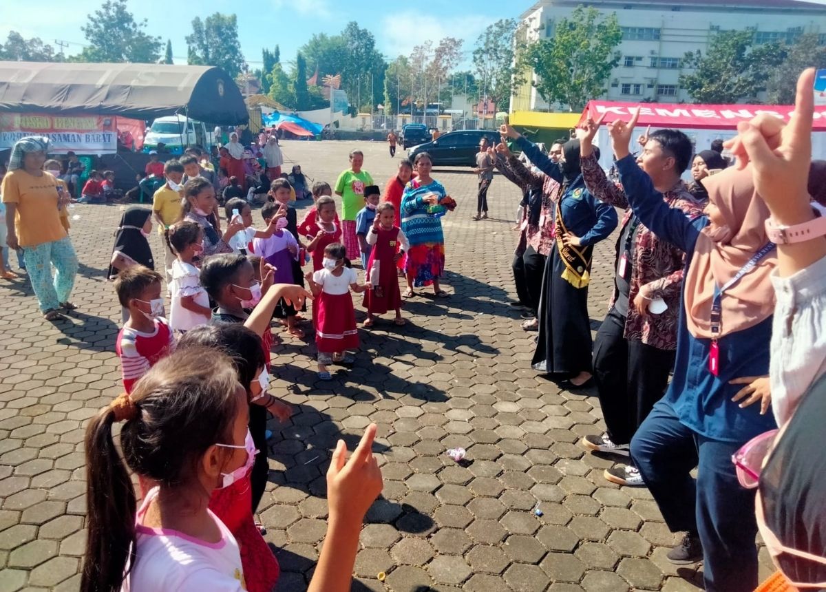 Berita Pasaman Barat - berita Sumbar terbaru dan terkini hari ini: IDAI Sumbar melakukan trauma healing anak korban gempa di Pasaman Barat.