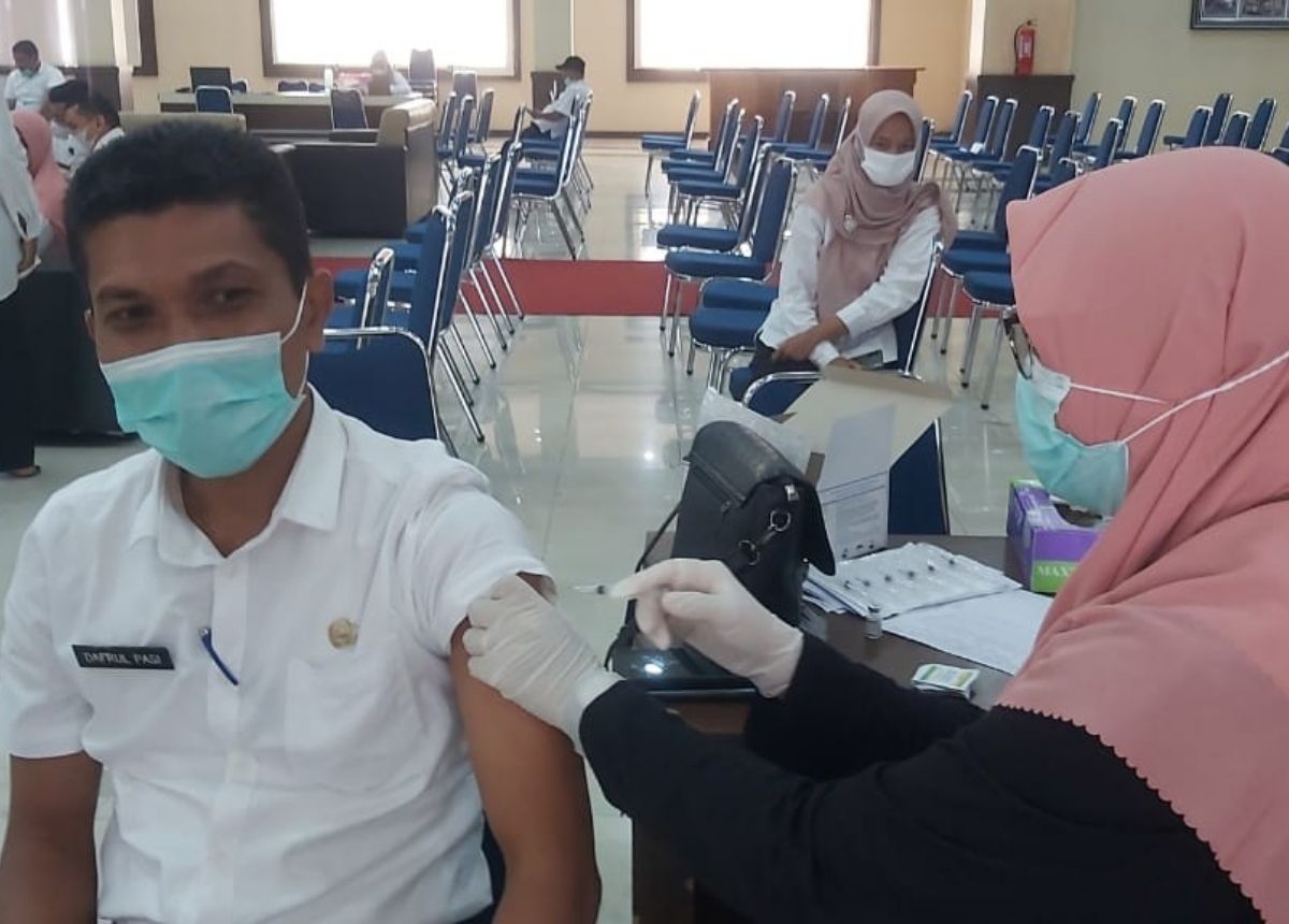 Berita Payakumbuh - berita Sumbar terbaru dan terkini hari ini: ASN Pemko Payakumbuh menerima vaksinasi booster di Kantor Wali Kota