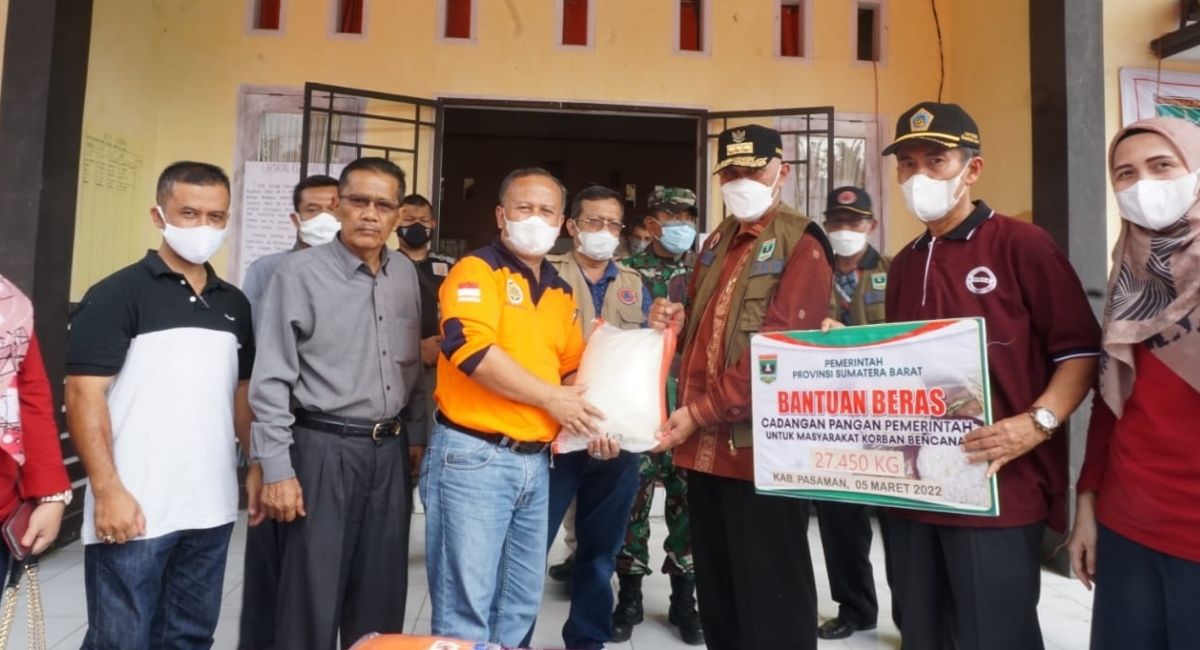 korban-gempa-di-pasaman-dan-pasbar-terima-143-ton-beras-bantuan