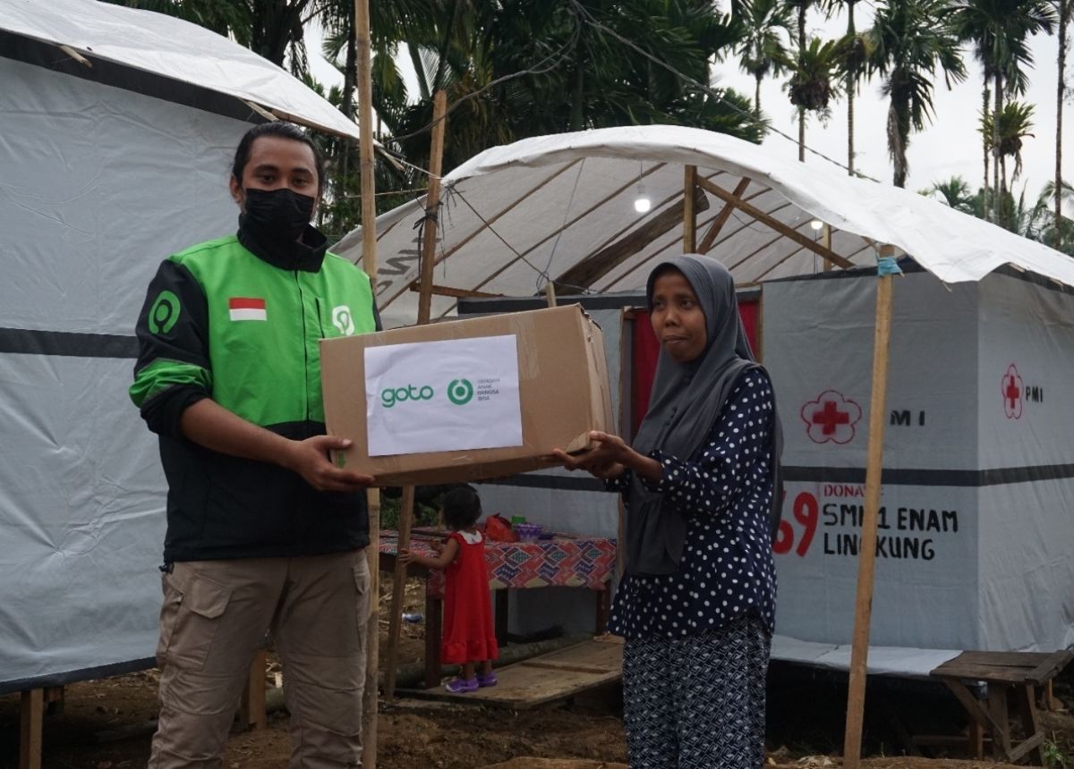 Berita Pasaman Barat - berita Sumbar terbaru dan terkini hari ini: GoTo bersama YABB menyalurkan bantuan bagi masyarakat yang terdampak gempa