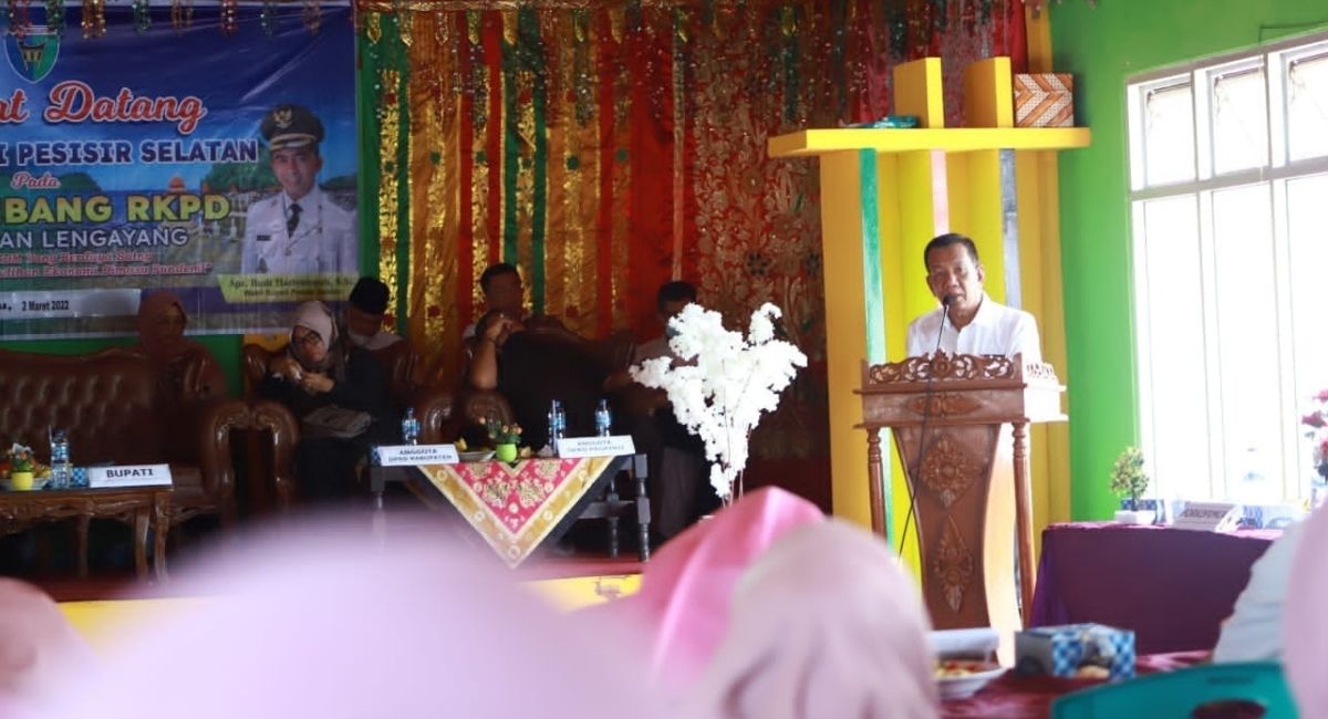 Gelar Safari Ramadan, Bupati Pesisir Selatan Terima Aduan Jalan Rusak