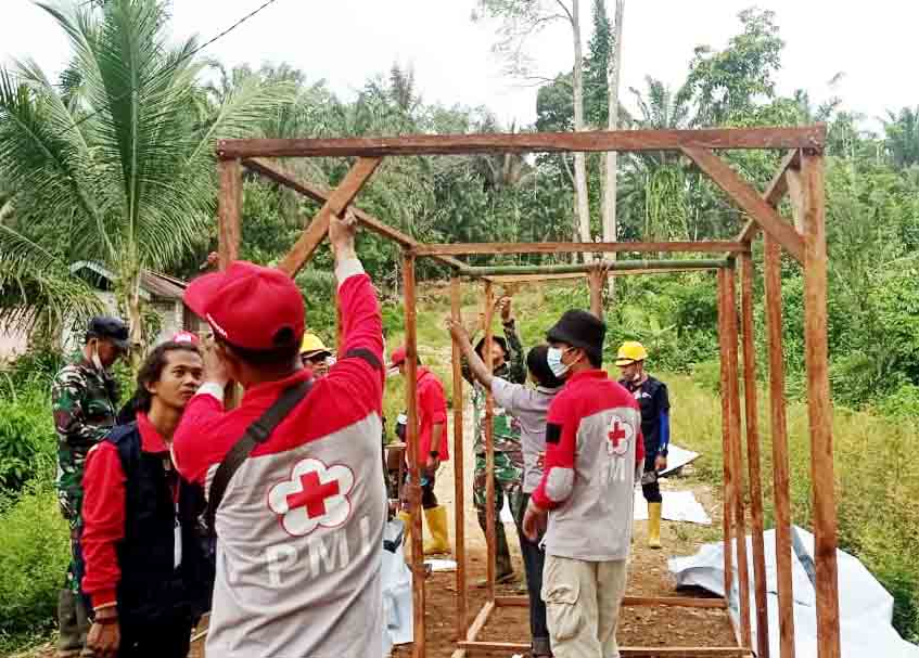 Langgam.id - PMI terus berupaya untuk membantu para korban gempa magnitudo 6,1 Pasaman Barat. Kini, Huntara tengah disiapkan.