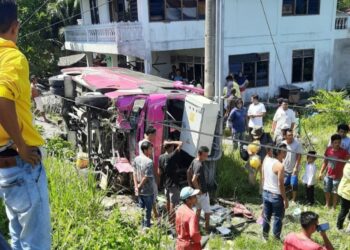 Berita Agam - berita Sumbar terbaru dan terkini hari ini: Bus rombongan mahasiswa UNP alami kecelakaan di Agam. Bus berisikan 25 mahasiswa