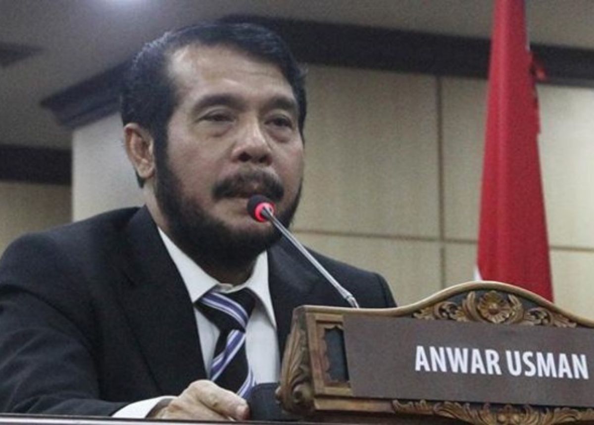 Berita Sumbar terbaru dan terkini hari ini: Pengamat Hukum meminta Ketua MK Anwar Usman mundur dari jabatannya sebagai hakim konstitusi.