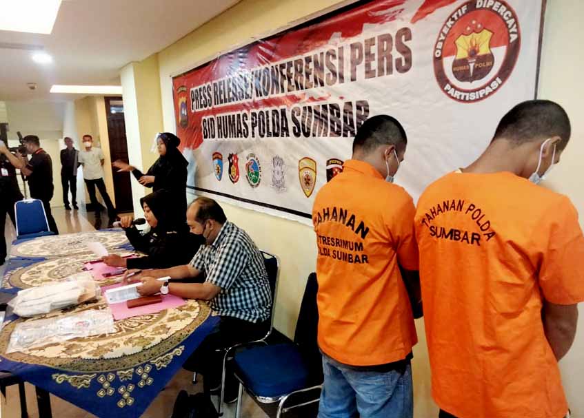 Berita Padang - berita Sumbar terbaru dan terkini hari ini: Para pelaku melancarkan aksi menggunakan truk sampah DLH Padang.