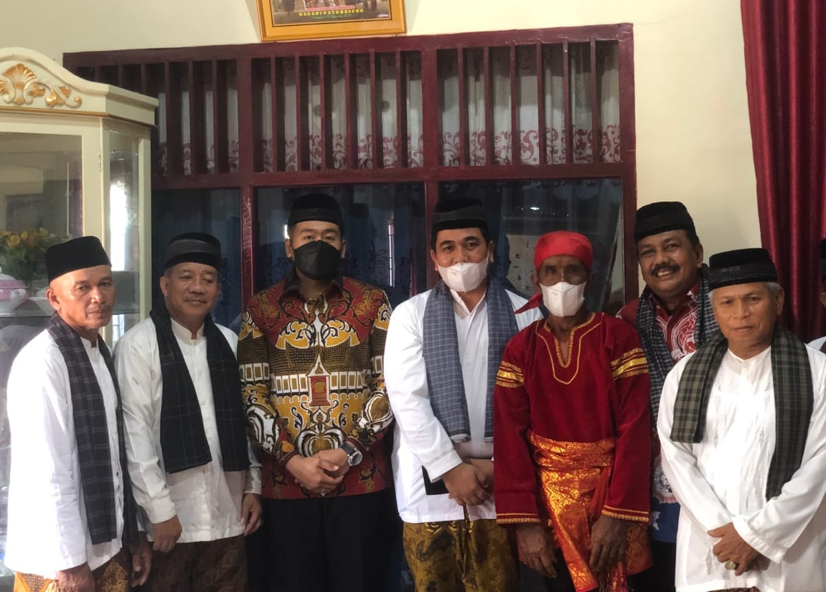 Kepala BKD Sumbar Ahmad Zakri Resmi Bergelar Adat Datuak Patiah Nan Mudo