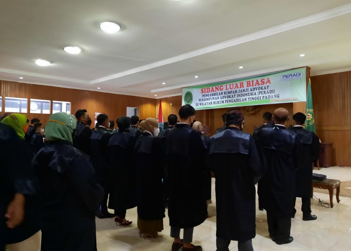 Berita Padang - berita Sumbar terbaru dan terkini hari ini: Sebanyak 70 advokat diambil sumpah dan janji advokat di Pengadilan Tinggi Padang.