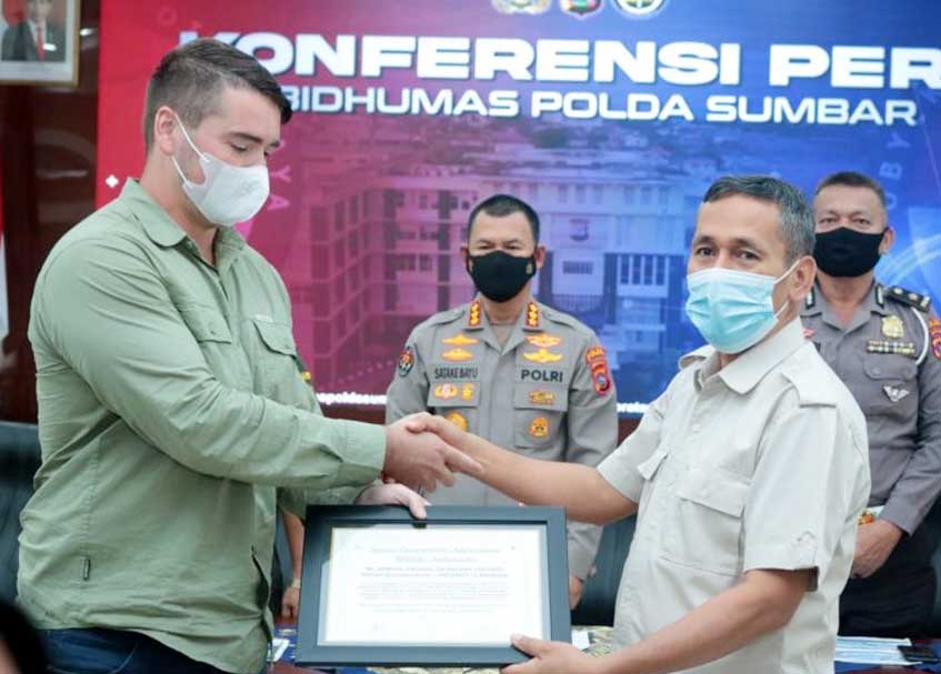 Berita Sumbar terbaru dan terkini hari ini: Polda Sumbar terima penghargaan dari satu instansi pemerhati peduli satwa liar Republik Ceko.