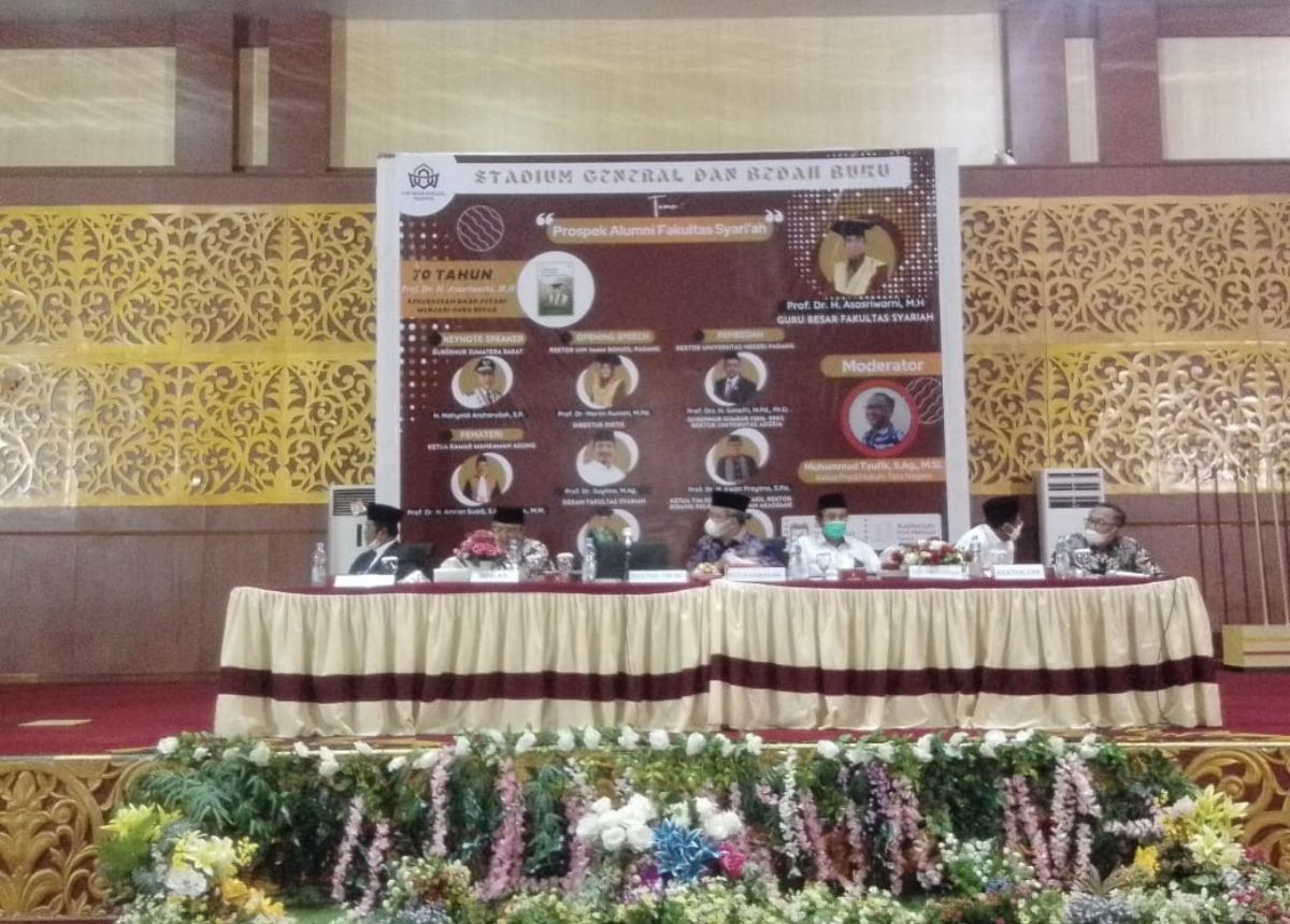 Berita Sumbar terbaru dan terkini hari ini: Guru Besar Fakultas Syariah UIN Imam Bonjol, Asasriwarni, memasuki masa purnabakti 70 tahun.